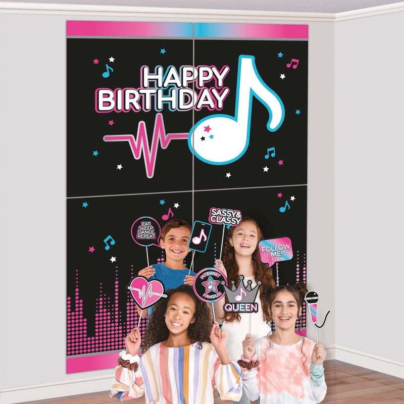 Be Famous photo wall and accessories