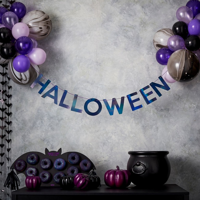 Creepy Castle balloon garland 3m