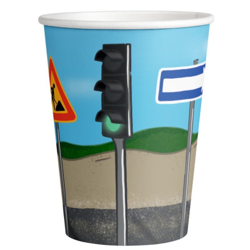 8 Paper cups 250ml on the construction site