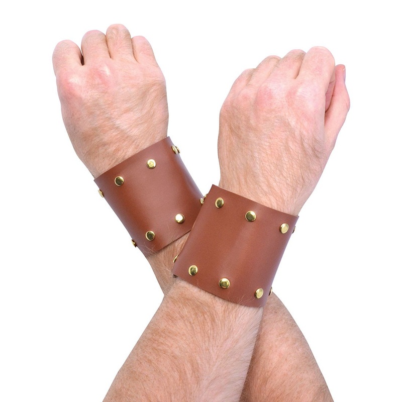 Leather bracelets with rivets brown