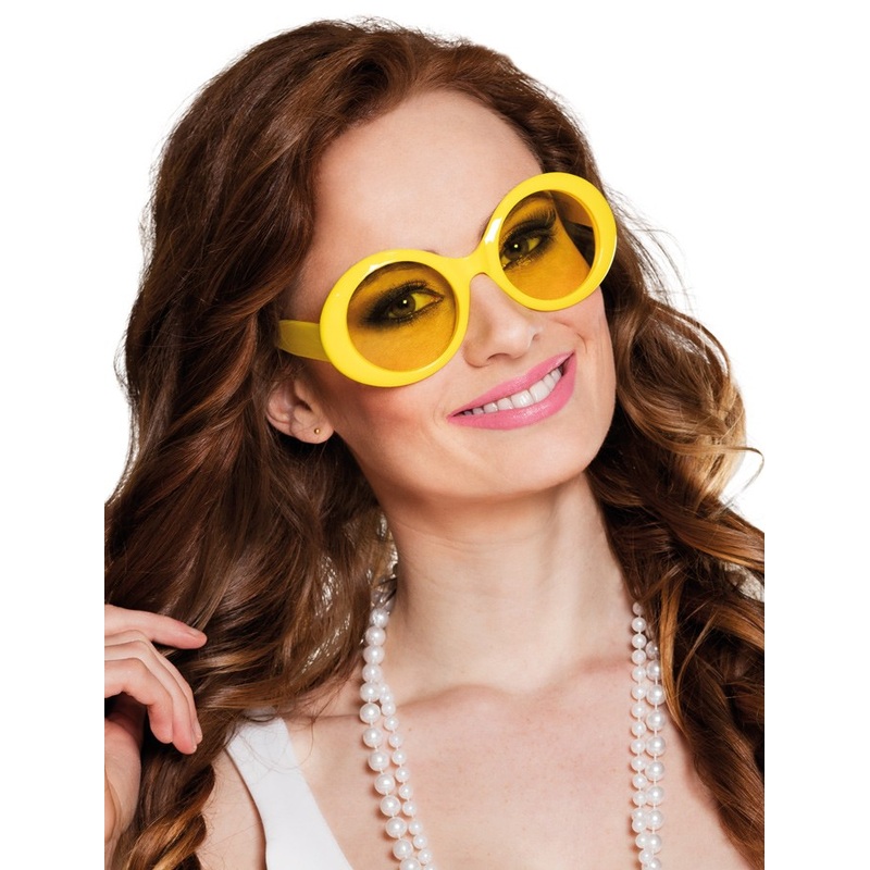 Round party glasses in neon yellow