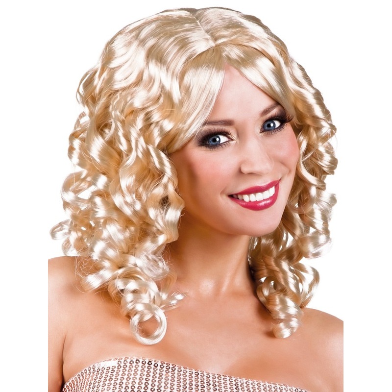 Blonde cocktail wig with curls