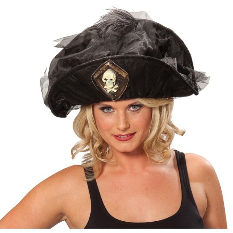 Graceful pirate hat for women