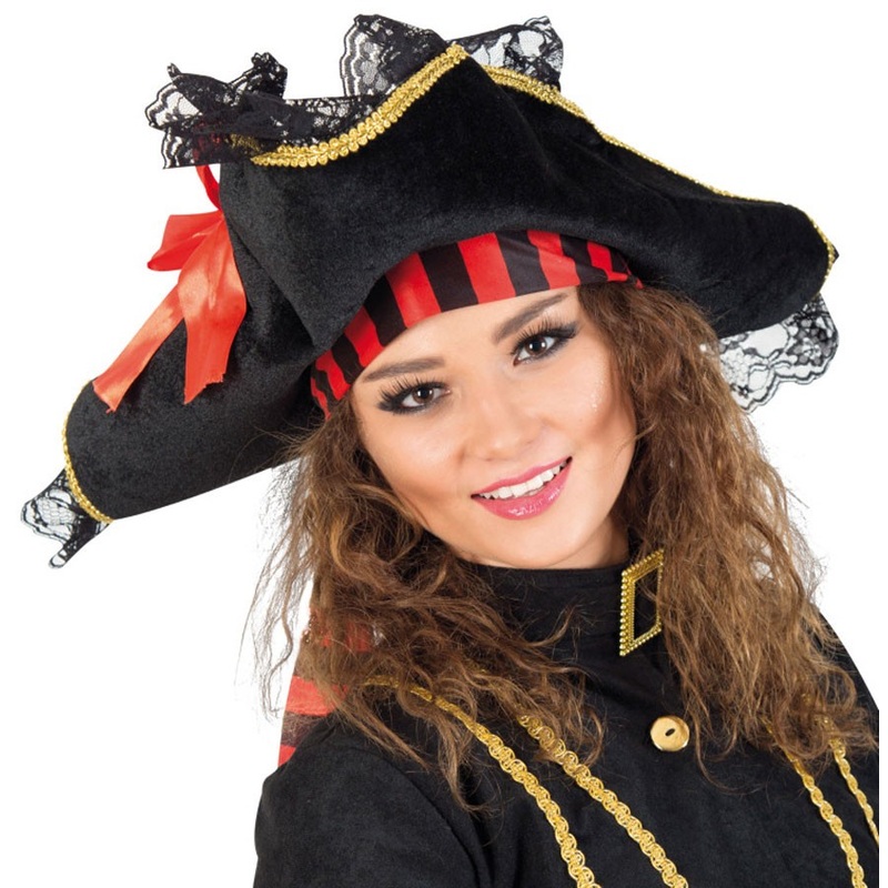 Pirate bride hat with lace