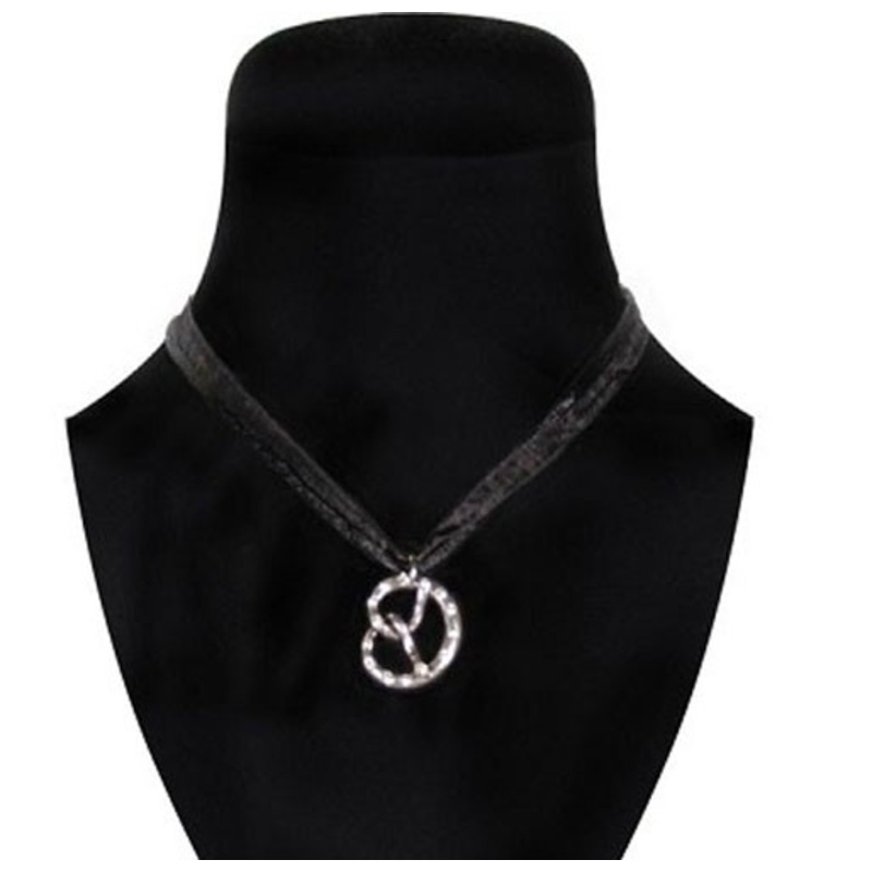 Briella traditional pretzel chain