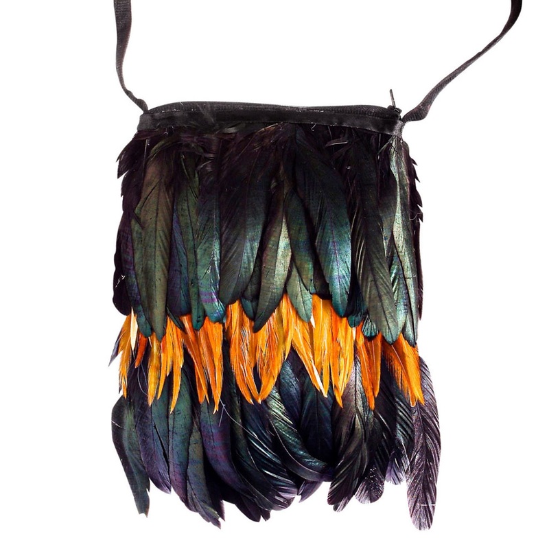 Natural shoulder bag with feathers