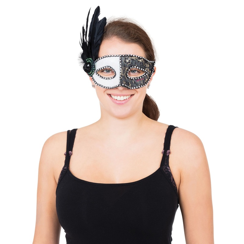 Dissidia eye mask with feather