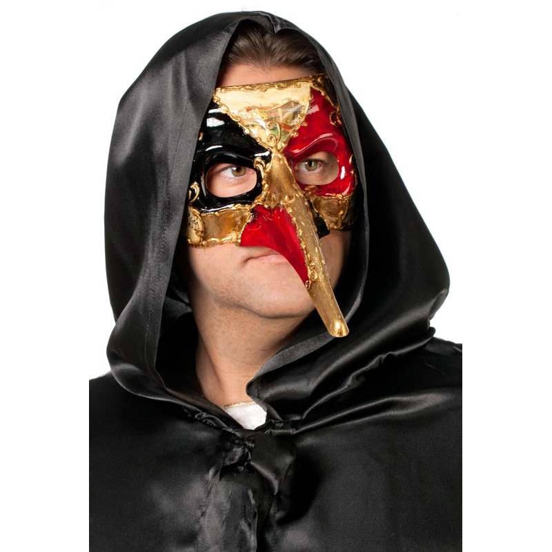 Elegant eye mask with beak
