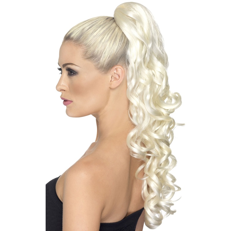 Sensual blonde hair extension Chantal