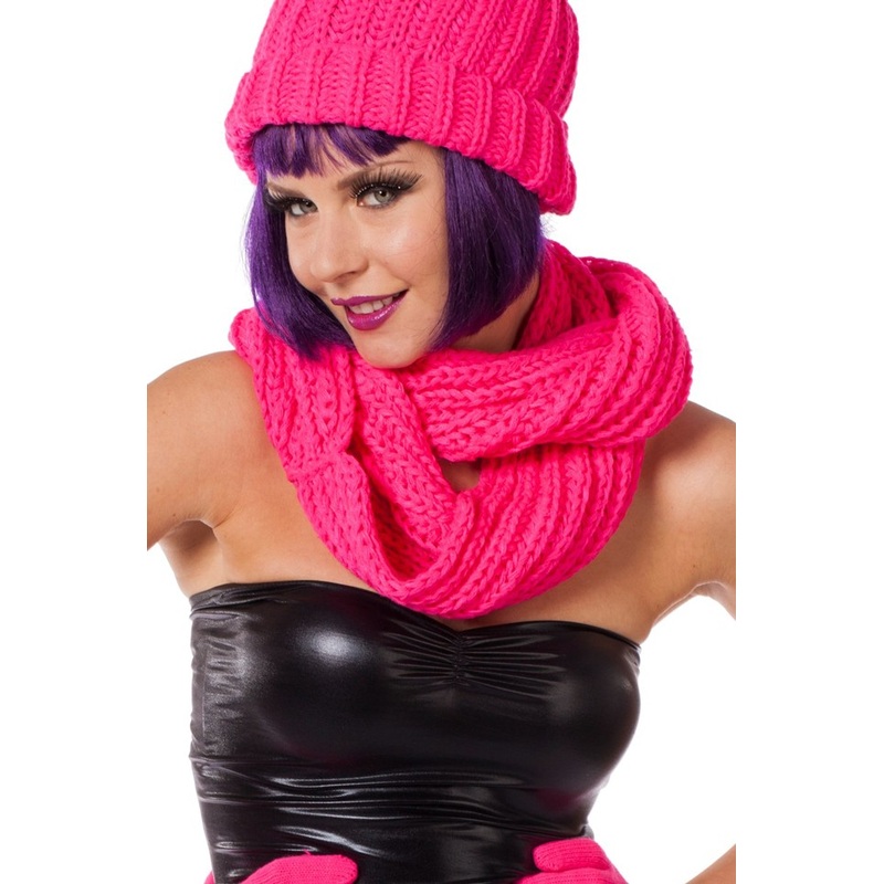 Cuddly neon pink round scarf